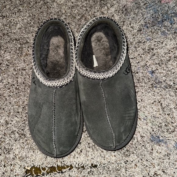 Grey Tasman Ugg slipper. Size 9. - Picture 2 of 3